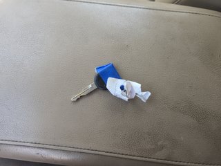 2006 Ford Expedition - Interior Steering Wheel With Keys Image